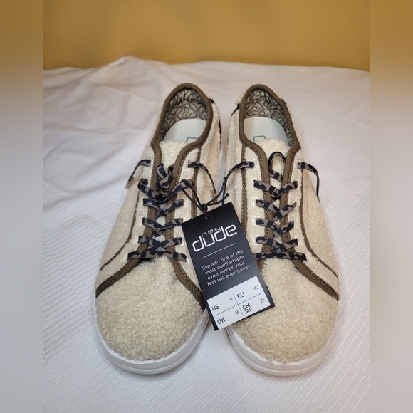 NWT Hey Dude Karina Sherpa Marshmallow Leo Sneakers sz 11 - Picture 1 of 9